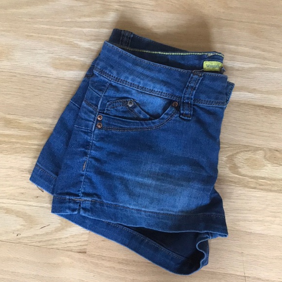 Jean Shorts - Picture 4 of 5